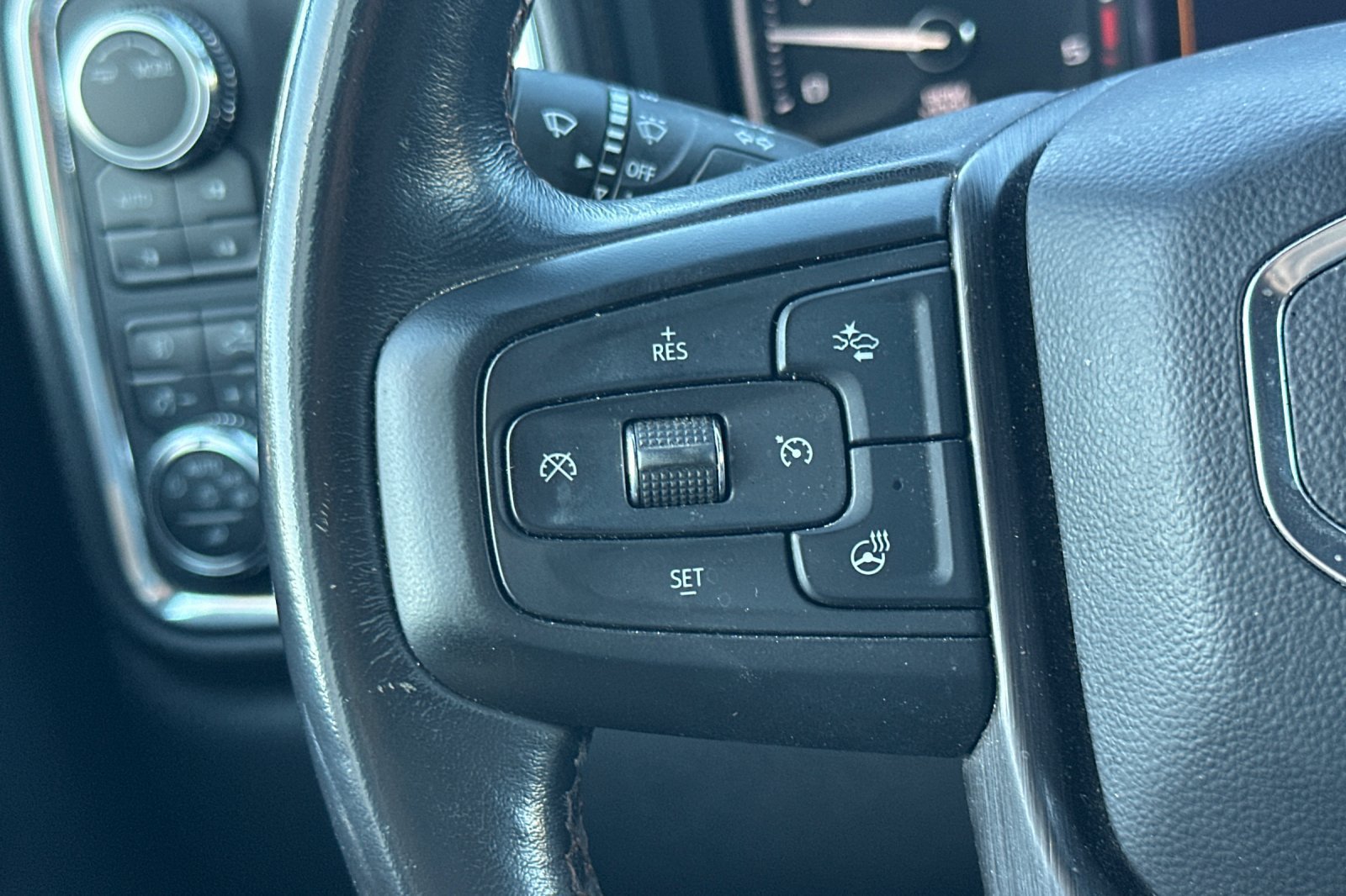 Used 2023 GMC Sierra 3500 AT4 w/ AT4 Premium Plus Package AWD/4WD image 33