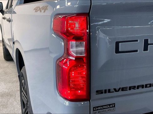 Used 2024 Chevrolet Silverado 1500 Custom w/ Dark Appearance Package AWD/4WD image 21