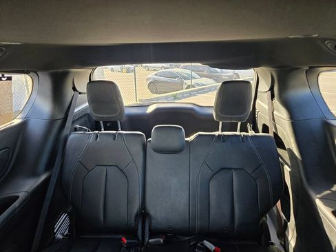 Used 2019 Chrysler Pacifica Touring-L Plus w/ Advanced Safetytec Group FWD image 47