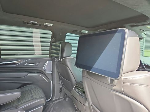 Used 2023 Cadillac Escalade ESV V AWD/4WD image 23