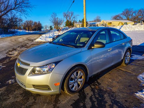 Used 2014 Chevrolet Cruze LS image 7