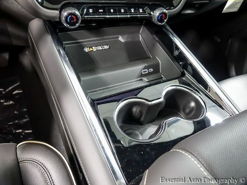 New 2026 Chevrolet Suburban Premier image 21