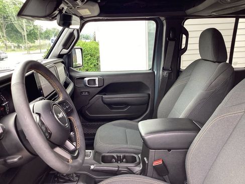 Used 2024 Jeep Wrangler Unlimited AWD/4WD image 39