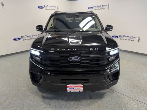 Used 2025 Ford Expedition Active AWD/4WD image 2