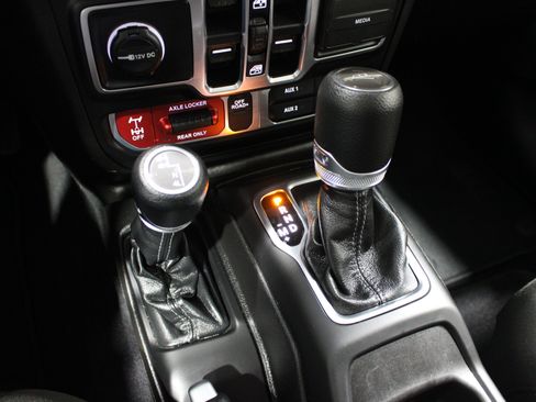 Used 2026 Jeep Gladiator Mojave AWD/4WD image 19