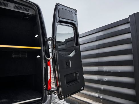 Used 2019 Mercedes-Benz Sprinter 3500 image 13