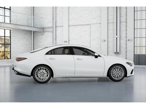Used 2025 Mercedes-Benz CLA 250 4MATIC image 17