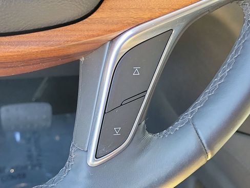 Used 2017 Cadillac XT5 Platinum w/ Driver Assist Package image 35