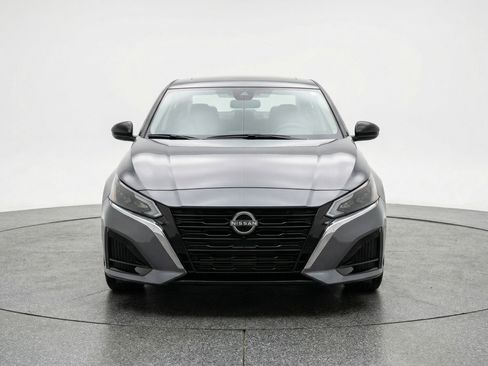Used 2025 Nissan Altima 2.5 SV image 2