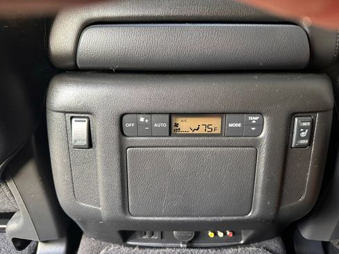 Used 2012 INFINITI QX56 2WD w/ Deluxe Touring Pkg image 25