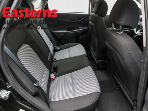 Used 2022 Hyundai Kona SE w/ Winter Weather Package image 22