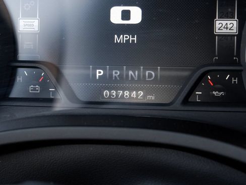 Used 2023 RAM 1500 Laramie AWD/4WD image 3