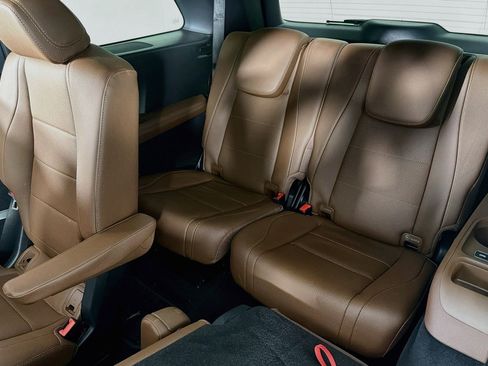 Certified 2024 Mercedes-Benz GLS 450 4MATIC image 9