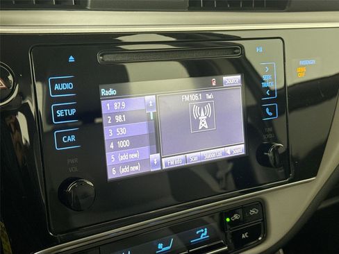 Used 2019 Toyota Corolla L image 18