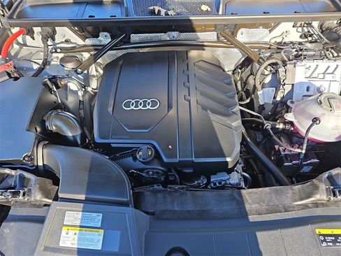 Certified 2025 Audi Q5 2.0T Premium Plus image 39