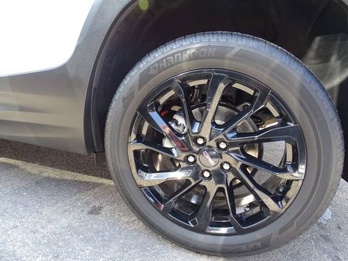 Used 2023 GMC Terrain SLT w/ Elevation Edition FWD image 7