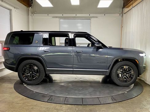 Used 2025 Rivian R1S Adventure AWD/4WD image 9