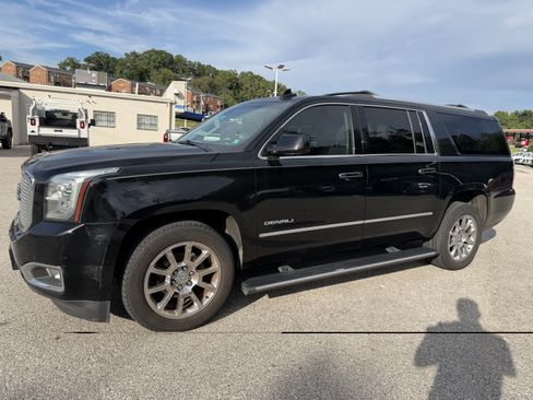 Used 2017 GMC Yukon XL Denali w/ Open Road Package AWD/4WD image 5