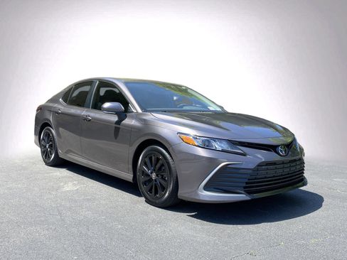Used 2024 Toyota Camry LE w/ Convenience Package FWD image 2