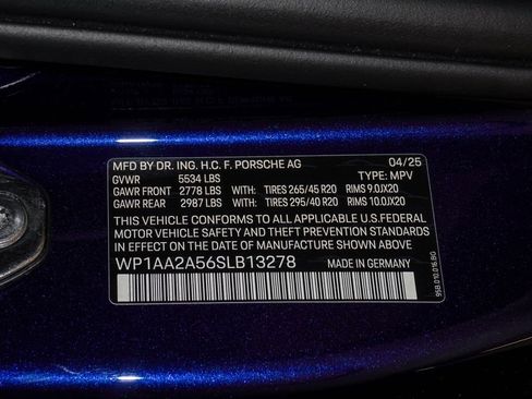 Certified 2025 Porsche Macan image 30