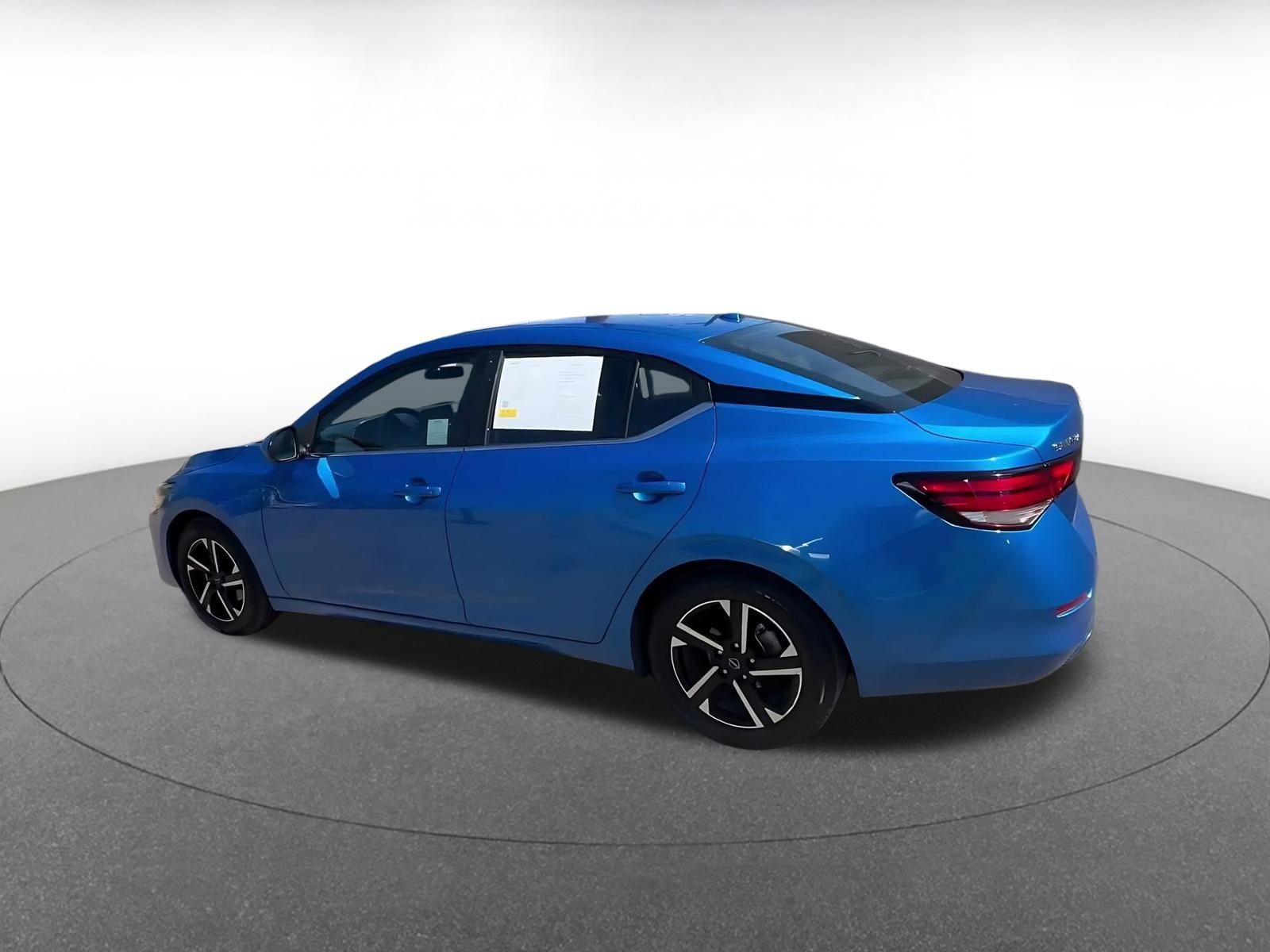 Used 2025 Nissan Sentra SV FWD image 9