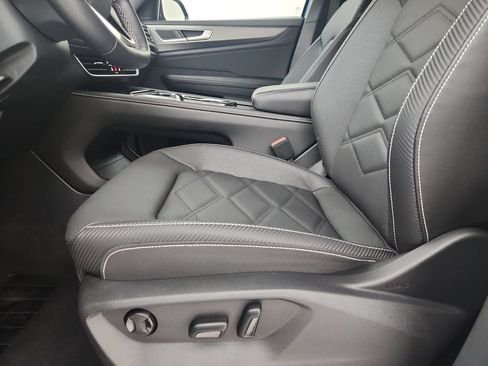 Used 2026 Volkswagen Atlas Cross Sport SE FWD image 21