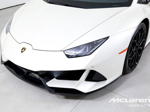 Used 2022 Lamborghini Huracan EVO image 28