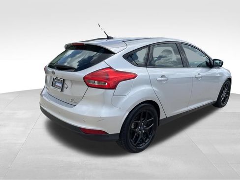 Used 2016 Ford Focus SE w/ Equipment Group 201A FWD image 5