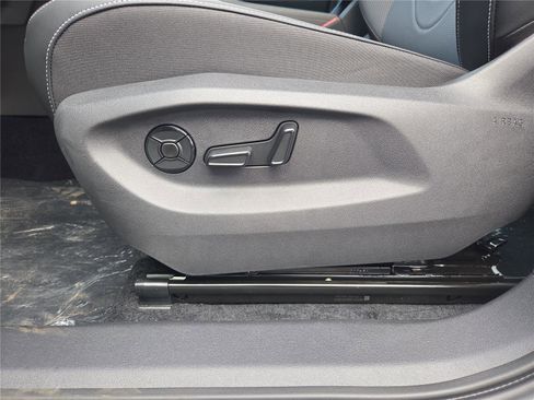 New 2025 Volkswagen Tiguan SE R-Line image 14