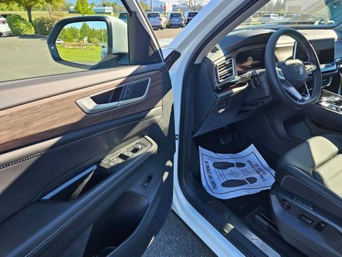 New 2025 Volkswagen Atlas SEL image 22