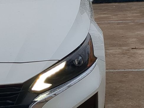 Used 2024 Nissan Altima 2.5 SV image 10