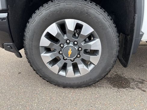 Used 2024 Chevrolet Silverado 2500 Custom w/ Custom Value Package image 7