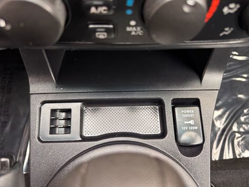 Used 2004 Mitsubishi Galant ES image 18