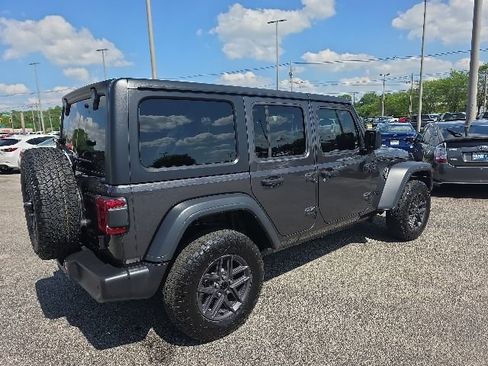 Used 2024 Jeep Wrangler Unlimited Sport AWD/4WD image 4