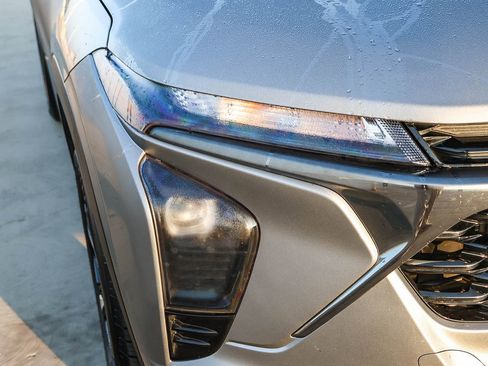 Used 2025 Chevrolet Trax RS image 16