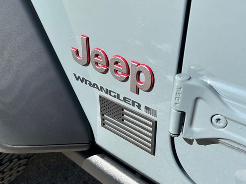 Certified 2024 Jeep Wrangler Unlimited Rubicon AWD/4WD image 28