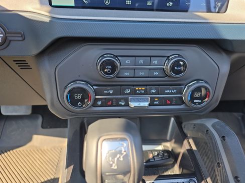 Used 2024 Ford Bronco Outer Banks AWD/4WD image 25