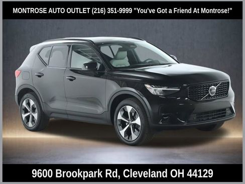 Used 2023 Volvo XC40 B5 Plus w/ Climate Package image 1