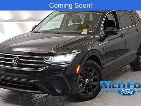 Used 2024 Volkswagen Tiguan SE w/ Panoramic Sunroof Package image 6