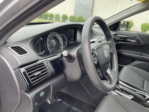 Used 2017 Honda Accord LX image 26