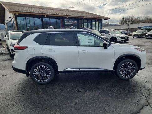 New 2026 Nissan Rogue Platinum image 9