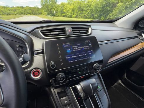Used 2017 Honda CR-V Touring image 10