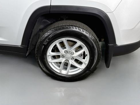 Used 2025 Jeep Grand Cherokee Laredo X AWD/4WD image 35