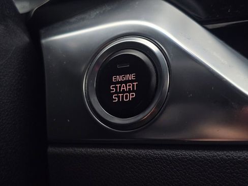 Used 2020 Kia Niro LXS image 29