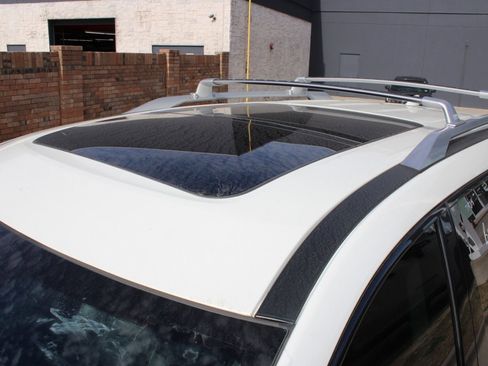 Used 2022 Nissan Pathfinder SL w/ SL Premium Package image 4