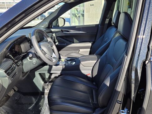 Certified 2025 INFINITI QX60 Luxe w/ Black Edition image 3