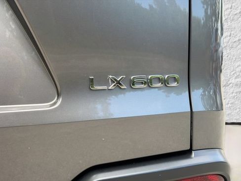Used 2024 Lexus LX 600 4WD w/ Luxury Package image 11