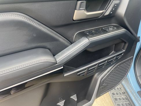 Used 2025 Toyota 4Runner Limited AWD/4WD image 18