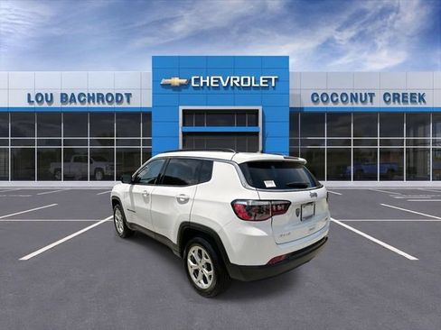 Used 2024 Jeep Compass Latitude AWD/4WD image 6