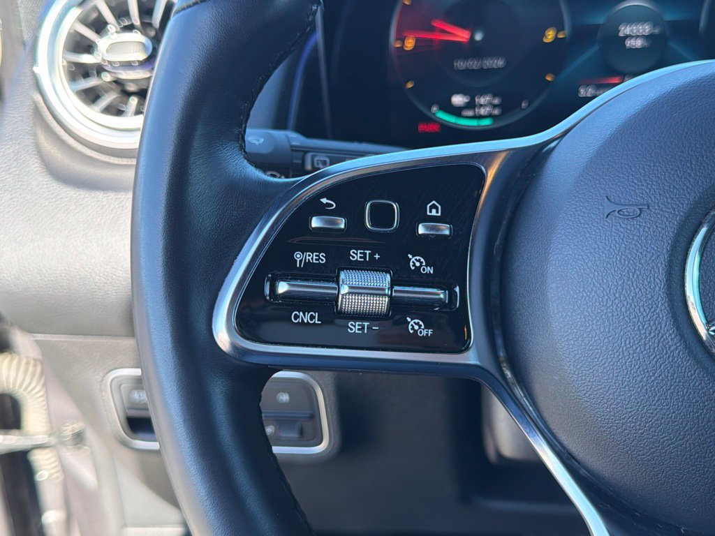 Used 2023 Mercedes-Benz EQB 300 4MATIC image 25